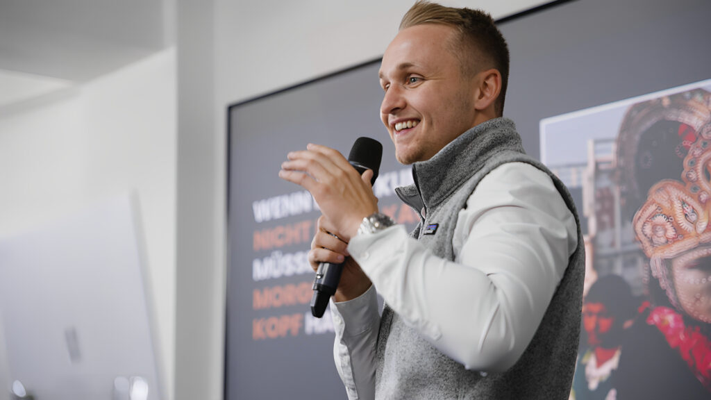 AMZManager Gründer Kilian Sell beim Amazon Seminar